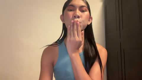 urpretty_mistake online show from July 8, 11:37 am