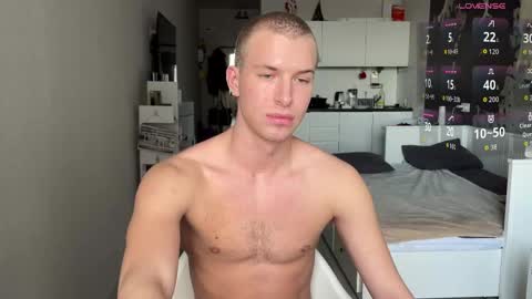 Snapshot of ursaotome chatting on February 13, 9:27 am ursaotome online show from February 13, 9:27 am