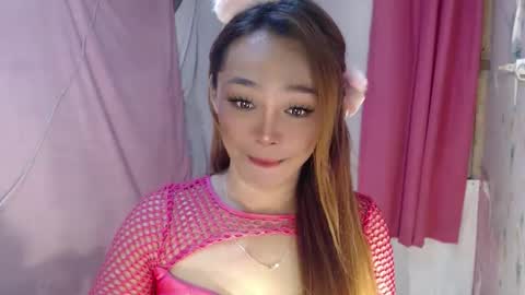 Snapshot of ursexy_debra chatting on November 6, 8:48 am TYRA online show from November 6, 8:48 am