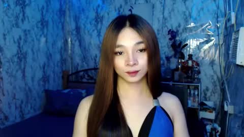 Yhana online show from December 4, 3:32 pm