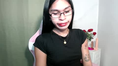 ursweet_zeviixx online show from October 4, 8:45 am