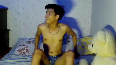 Snapshot of ursweetie_boy chatting on July 6, 3:03 pm ursweetie_boy online show from July 6, 3:03 pm