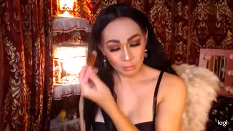 Snapshot of urtimelessbeauty chatting on April 12, 3:28 pm Merca online show from April 12, 3:28 pm