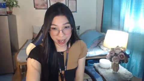 Snapshot of urwetasianprincessxx chatting on February 19, 2:12 pm Ashley Kate Mateo Gray online show from February 19, 2:12 pm