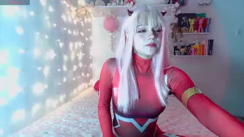 uryukim_ online show from August 3, 8:02 am