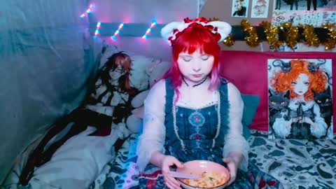Snapshot of usagi_blush chatting on December 21, 6:12 pm Usagi Blush online show from December 21, 6:12 pm