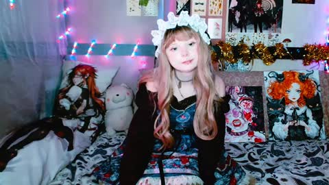 Snapshot of usagi_blush chatting on January 8, 1:53 am Usagi Blush online show from January 8, 1:53 am
