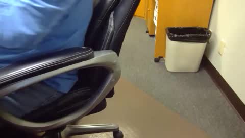 useemie online show from April 21, 8:23 pm