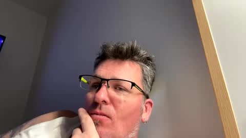 Snapshot of usernamehey chatting on February 3, 11:47 pm HeyMic online show from February 3, 11:47 pm