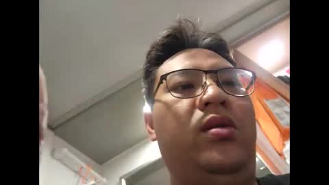 Snapshot of userwhc chatting on February 21, 9:43 am O online show from February 21, 9:43 am