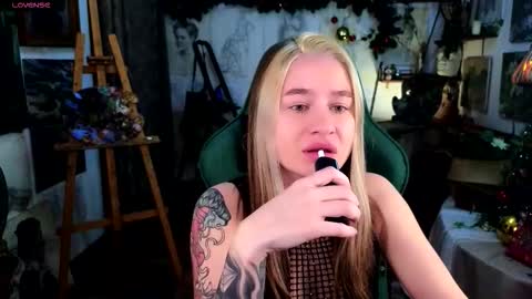 Leila online show from January 10, 6:53 pm