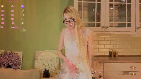 Chloe online show from March 23, 8:35 pm