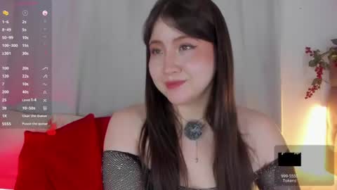 Snapshot of uwumary chatting on July 3, 3:02 am Mary online show from July 3, 3:02 am