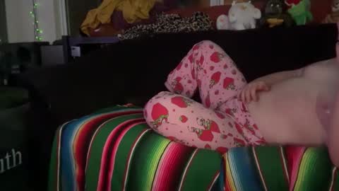 Snapshot of v69923285 chatting on December 18, 7:58 am v69923285 online show from December 18, 7:58 am