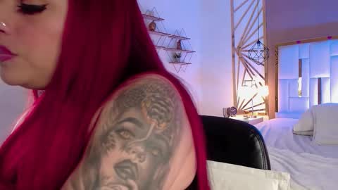 Snapshot of vaaleriee_miller_ chatting on January 6, 5:33 am valeriee miller online show from January 6, 5:33 am