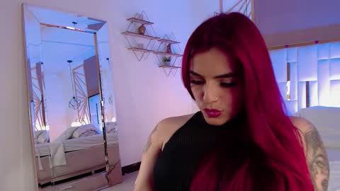 Snapshot of vaaleriee_miller_ chatting on January 8, 2:41 pm valeriee miller online show from January 8, 2:41 pm