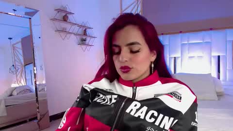 Snapshot of vaaleriee_miller_ chatting on February 12, 3:51 pm valeriee miller online show from February 12, 3:51 pm