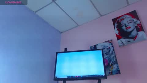 Vahiolet smith online show from December 4, 3:43 pm