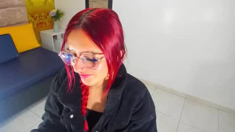 vaiiolett__ online show from December 2, 12:10 pm
