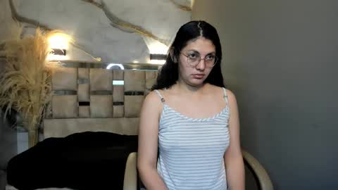 Snapshot of vainilla_cam chatting on March 3, 1:34 am Vainilla online show from March 3, 1:34 am