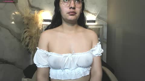 Snapshot of vainilla_cam chatting on March 6, 1:24 am Vainilla online show from March 6, 1:24 am