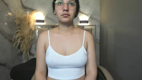 Snapshot of vainilla_cam chatting on March 7, 1:24 am Vainilla online show from March 7, 1:24 am
