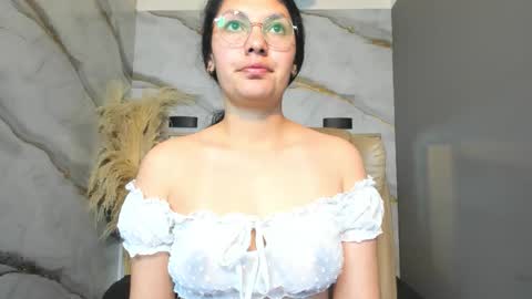 Snapshot of vainilla_cam chatting on March 9, 1:42 am Vainilla online show from March 9, 1:42 am