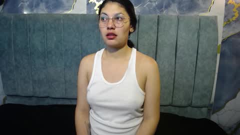 Snapshot of vainilla_cam chatting on March 19, 1:20 am Vainilla online show from March 19, 1:20 am