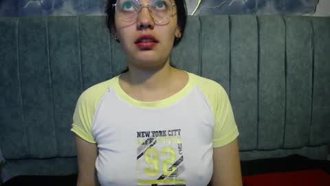 Snapshot of vainilla_cam chatting on April 7, 1:39 am Vainilla online show from April 7, 1:39 am