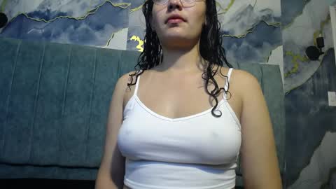 Snapshot of vainilla_cam chatting on April 8, 2:22 am Vainilla online show from April 8, 2:22 am