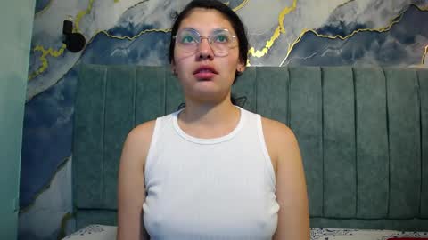 Snapshot of vainilla_cam chatting on April 13, 1:33 am Vainilla online show from April 13, 1:33 am