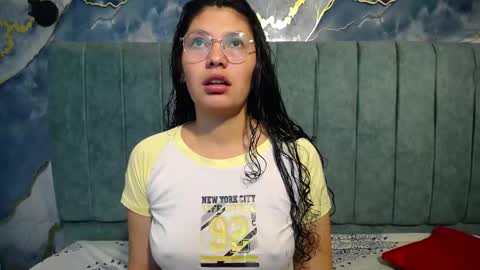 Snapshot of vainilla_cam chatting on April 16, 1:28 am Vainilla online show from April 16, 1:28 am