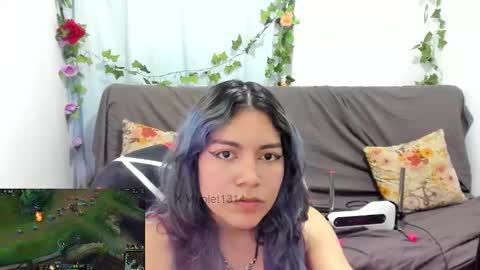 Vaiolet1314 online show from February 15, 12:40 am