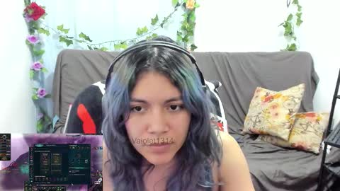 Vaiolet1314 online show from February 17, 6:10 am