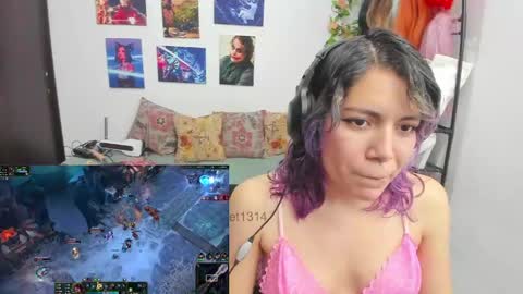 Vaiolet1314 online show from May 28, 2:42 am