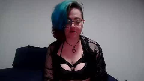 Snapshot of valarieak chatting on May 4, 1:01 am valarieak online show from May 4, 1:01 am