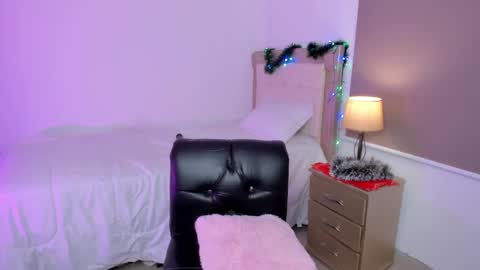 Snapshot of vale_kross chatting on December 29, 4:08 pm HI IM NEW online show from December 29, 4:08 pm