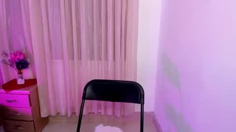 Snapshot of vale_kross chatting on September 9, 2:16 pm HI IM NEW online show from September 9, 2:16 pm