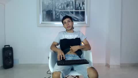 Snapshot of valen_and_paul_ chatting on November 11, 8:42 pm valen paul online show from November 11, 8:42 pm