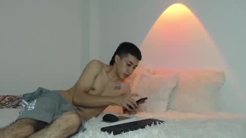 Snapshot of valen_and_paul_ chatting on November 29, 4:37 am valen paul online show from November 29, 4:37 am