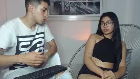 Snapshot of valen_and_paul_ chatting on December 15, 3:44 am valen paul online show from December 15, 3:44 am