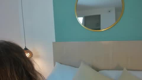 V AL E N online show from January 12, 1:27 pm