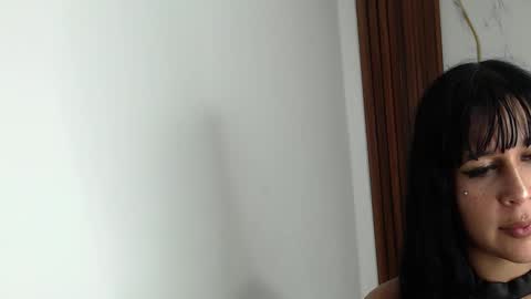 Snapshot of valen_ross7 chatting on February 4, 6:47 pm valen_ross7 online show from February 4, 6:47 pm