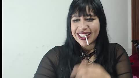 Snapshot of valen_ross7 chatting on February 25, 5:55 pm valen_ross7 online show from February 25, 5:55 pm