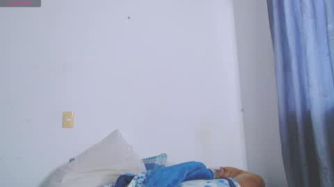 IG-valen mendoza99  twitter valenthompson99 online show from November 27, 9:06 pm