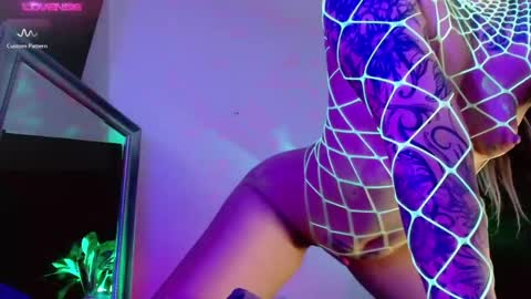 Snapshot of valengray chatting on January 18, 3:27 pm Valen online show from January 18, 3:27 pm