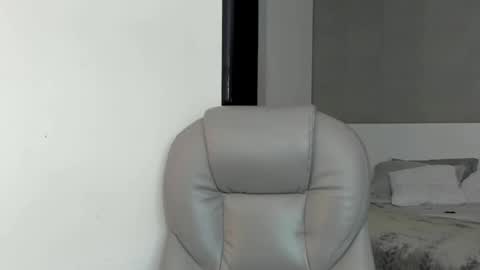 Snapshot of valenjonex chatting on February 21, 10:26 pm Angela online show from February 21, 10:26 pm