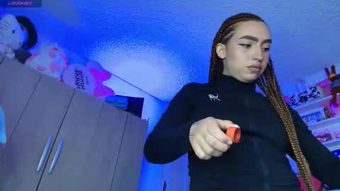 Snapshot of valenor_ chatting on February 10, 2:37 am valentina online show from February 10, 2:37 am