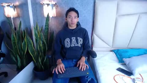 Snapshot of valenorlerot chatting on October 25, 5:04 am Valenor online show from October 25, 5:04 am
