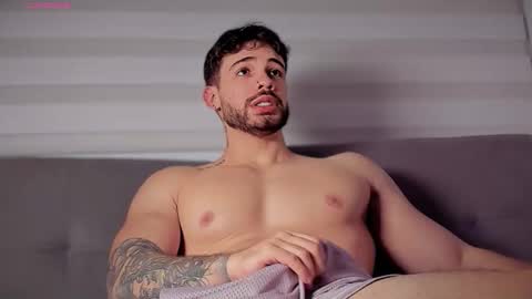 Snapshot of valenthinoking chatting on November 26, 2:23 am valenthinoking online show from November 26, 2:23 am